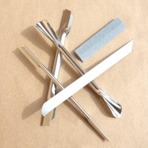 Outils de décoration (x18) + pierre